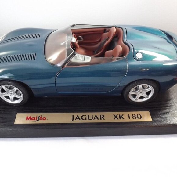 Jaguar XK180 1:18 Special Edition Maisto Collectible Car - Picture 8 of 10